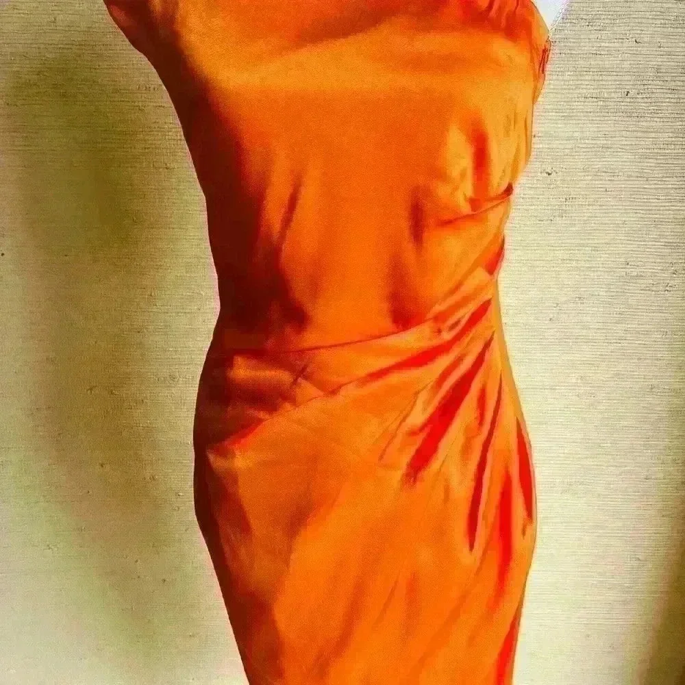 Elliatt Zelda Satiny One Shoulder Dress - Picture 2 of 9